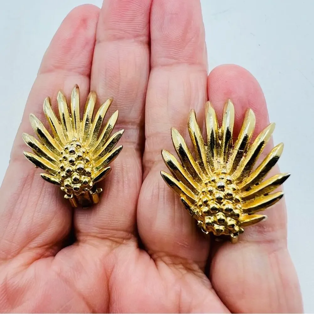 Vintage Lisner Pineapple Clip On Earrings Gold Tone MCM Statement Tropical